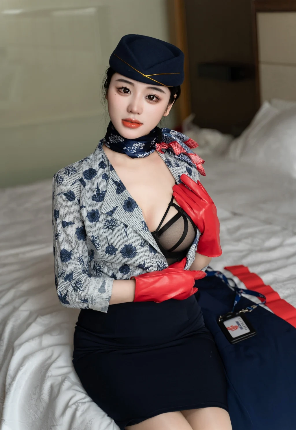 [内购无水印] 汐汐爱吃草莓: 青花空姐制服 (69 photos) - P35