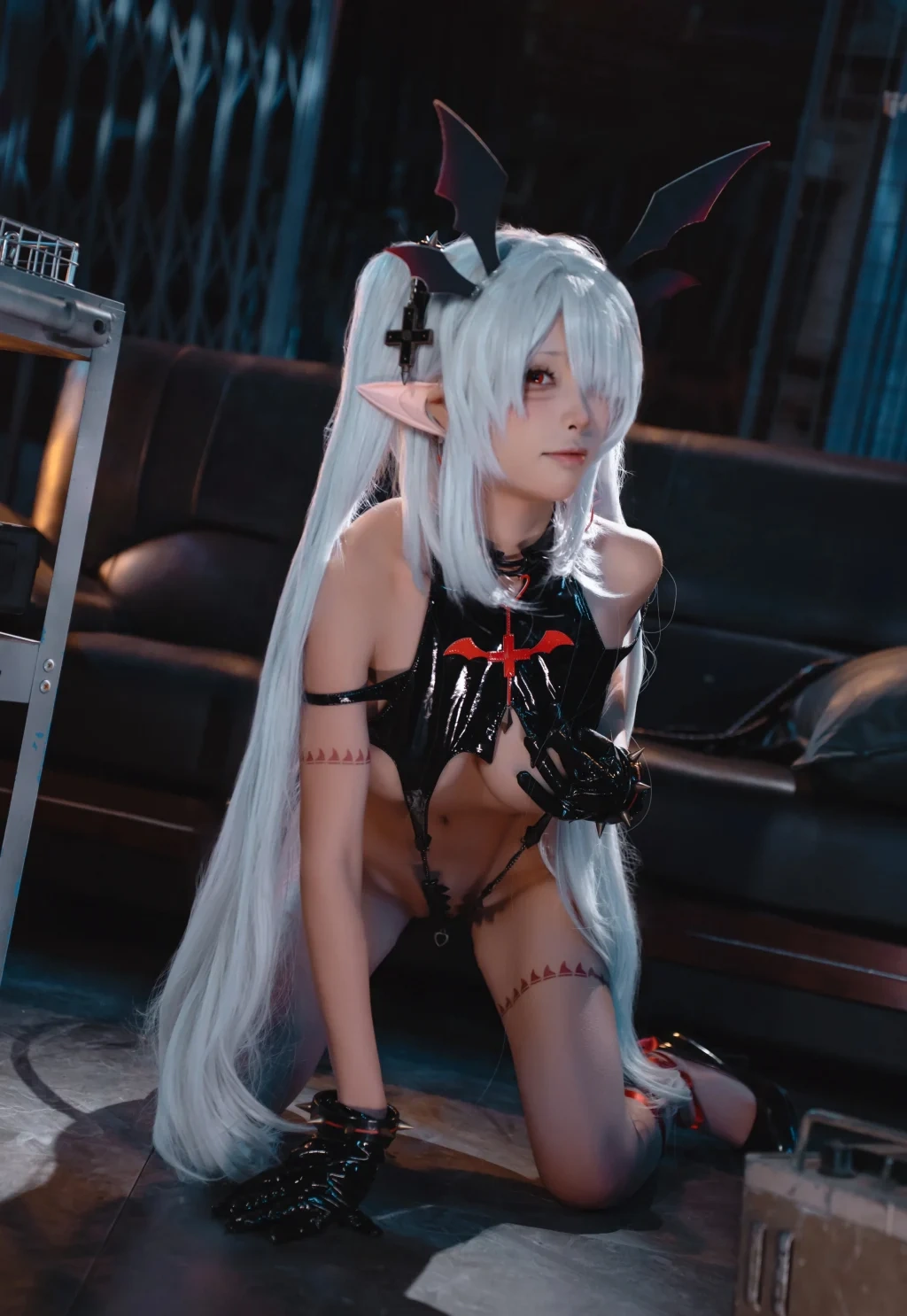 Coser@三無人型: 蔚蓝档案 银镜伊织同人小恶魔 (53 photos) - P4