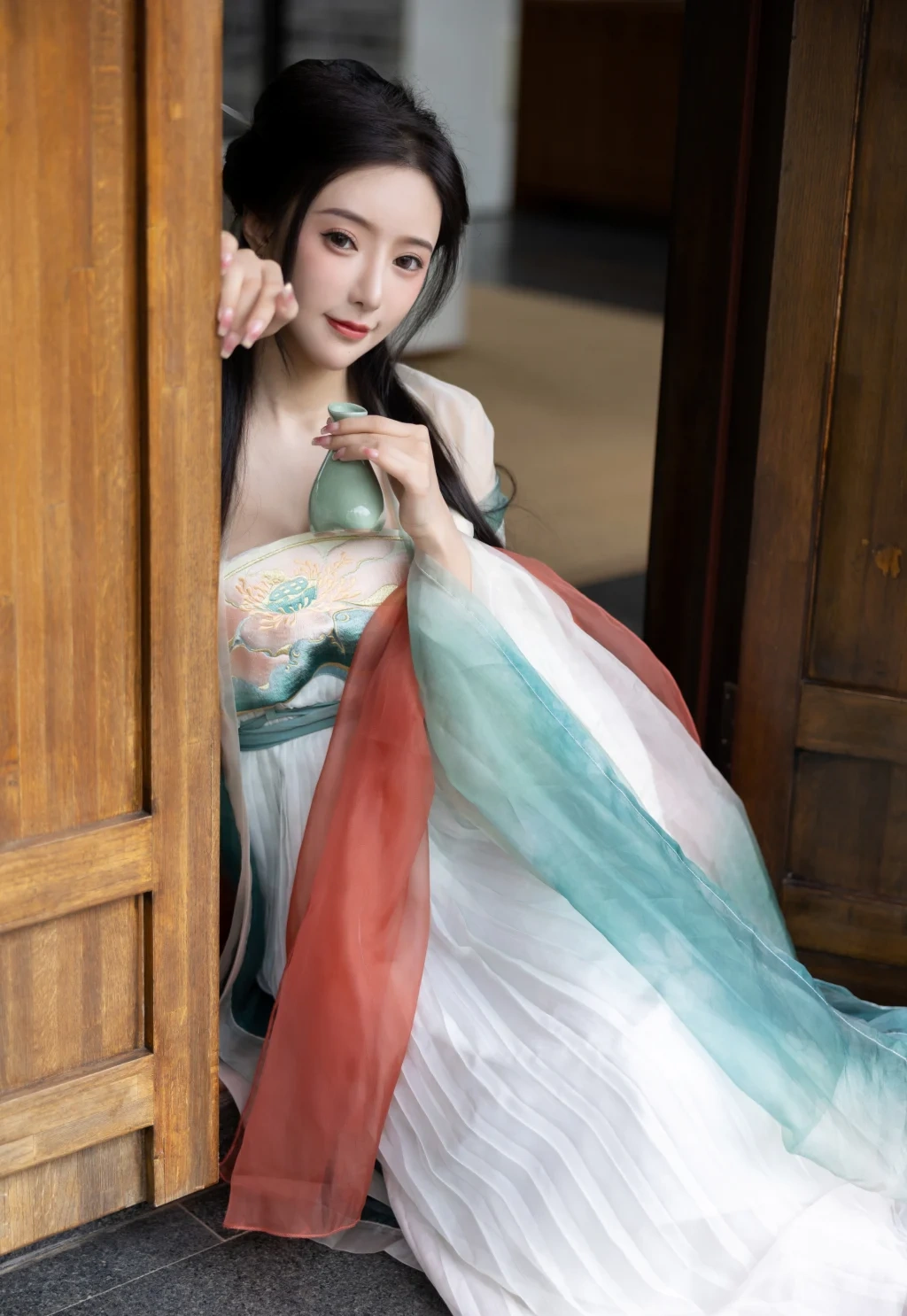 [内购无水印] 王馨瑶Yanni: 绿色古装 瀑布 (112 photos) - P2