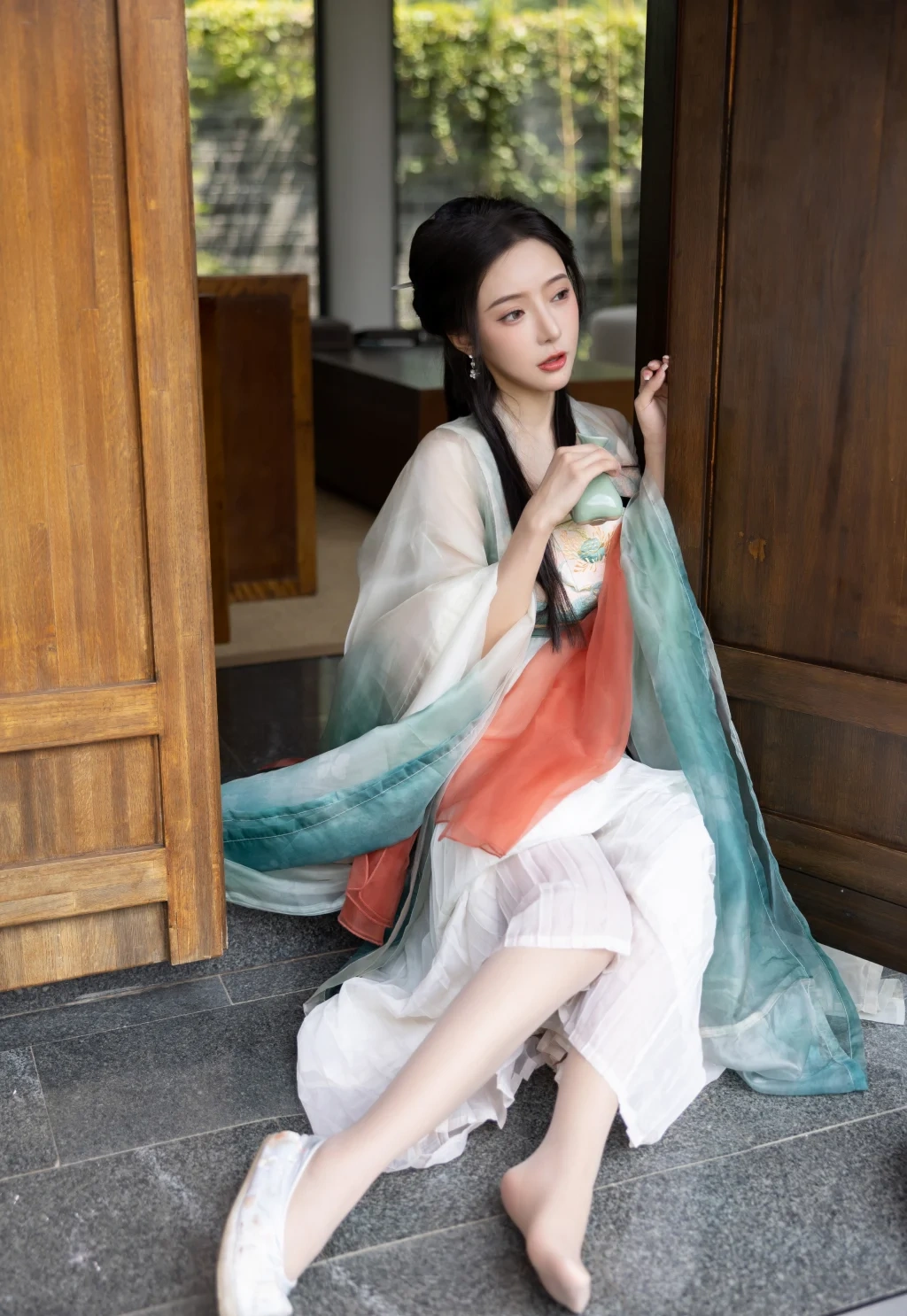 [内购无水印] 王馨瑶Yanni: 绿色古装 瀑布 (112 photos) - P3