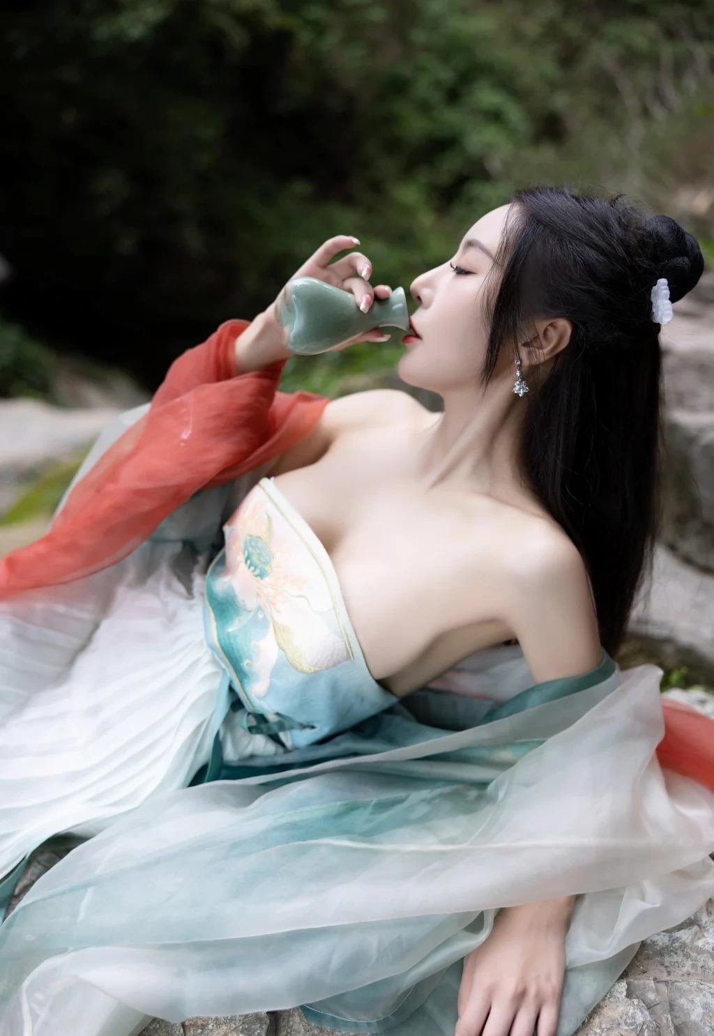 [内购无水印] 王馨瑶Yanni: 绿色古装 瀑布 (112 photos) - P12