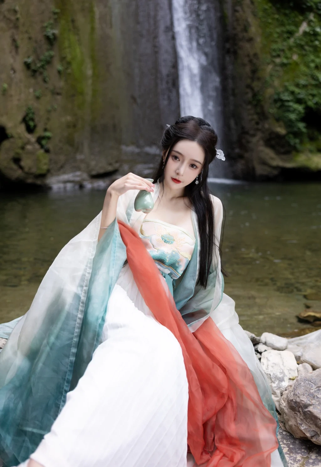 [内购无水印] 王馨瑶Yanni: 绿色古装 瀑布 (112 photos) - P14