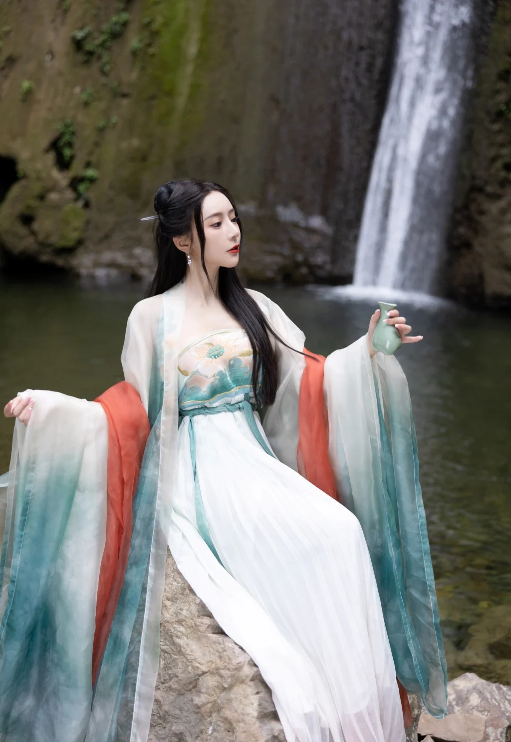[内购无水印] 王馨瑶Yanni: 绿色古装 瀑布 (112 photos) - P13