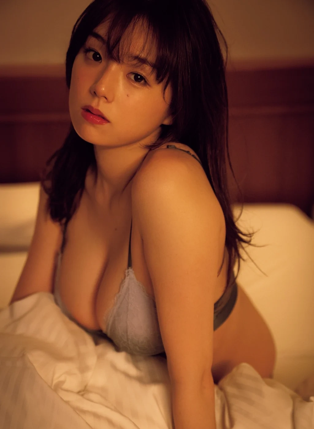 [JP] Ai Shinozaki (篠崎愛): 写真集 YOUNG CHAMPION 15years Memory (152 photos) - P26