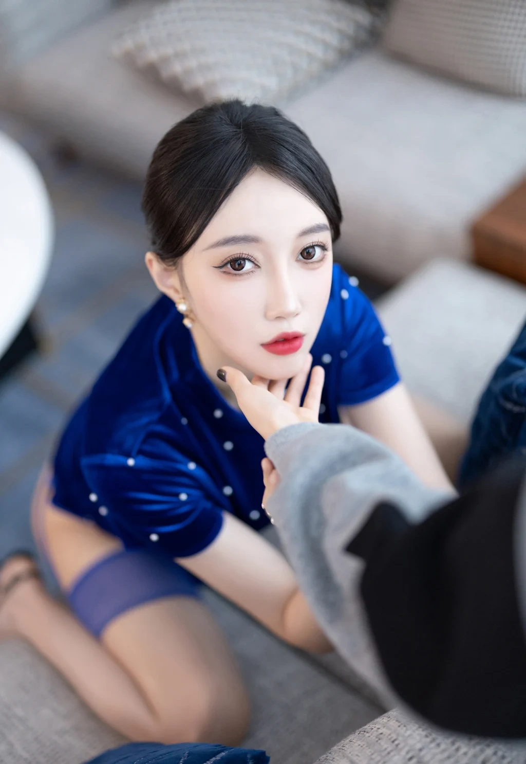 [内购无水印] 玥儿玥er: 蓝色短裙 (91 photos) - P7