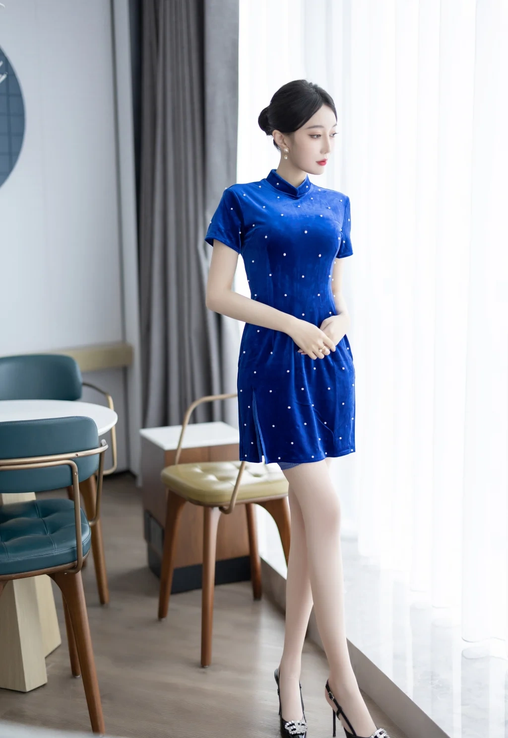 [内购无水印] 玥儿玥er: 蓝色短裙 (91 photos) - P1