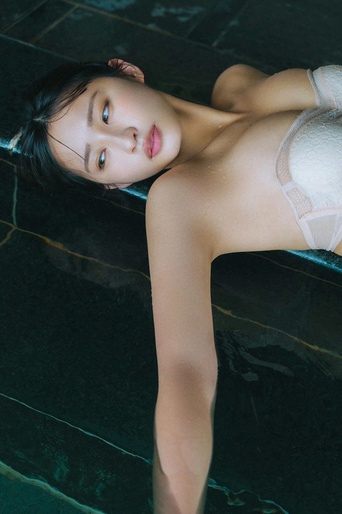 Hinata Matsumoto 松本日向 – FRIDAYデジタル写真集 「見つめ合うカラダ Vol.1」 - P29