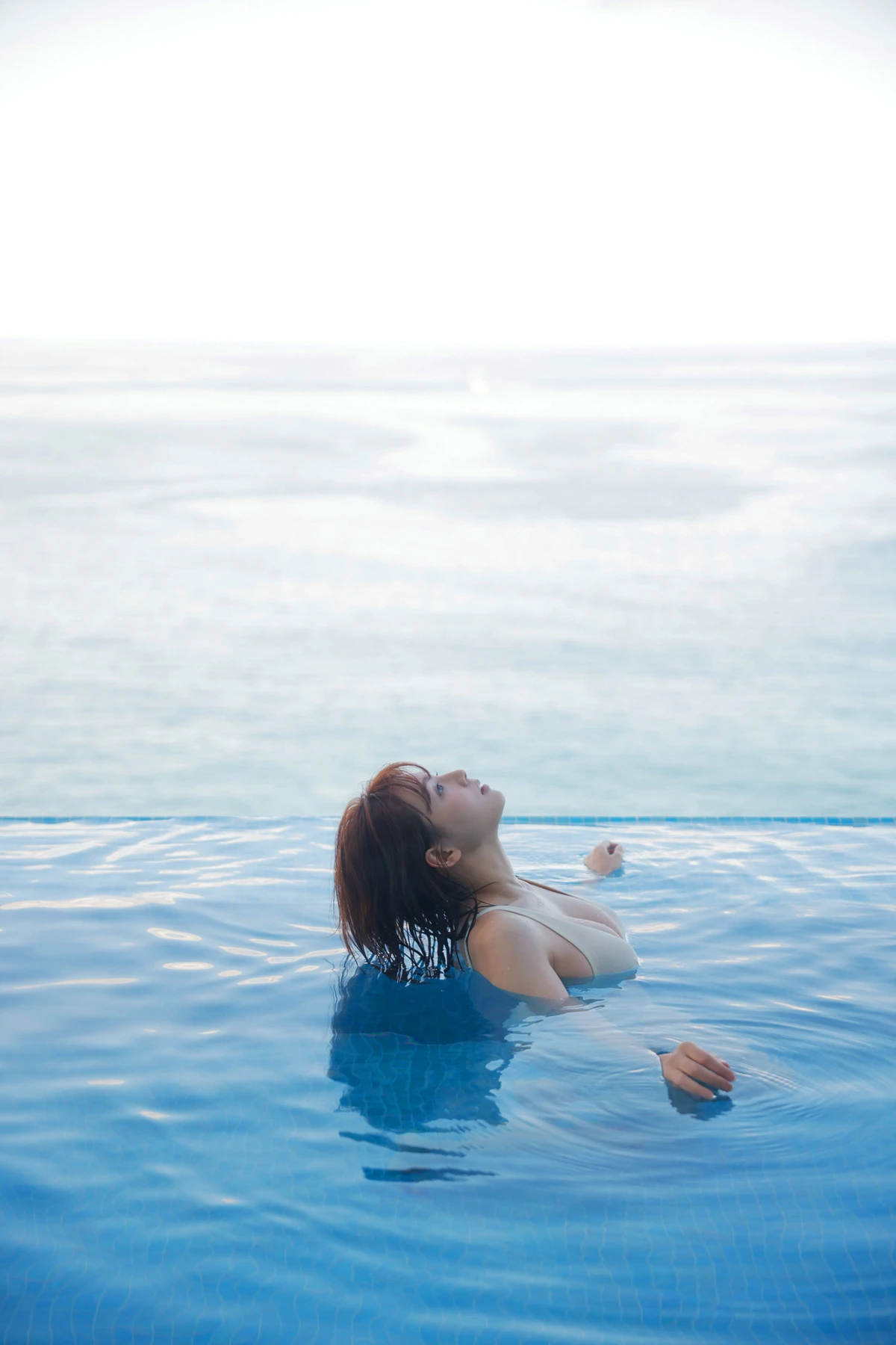 Ai Shinozaki 篠崎愛 – デジタル限定写真集 IDEA-reverse- 完全版 - P35