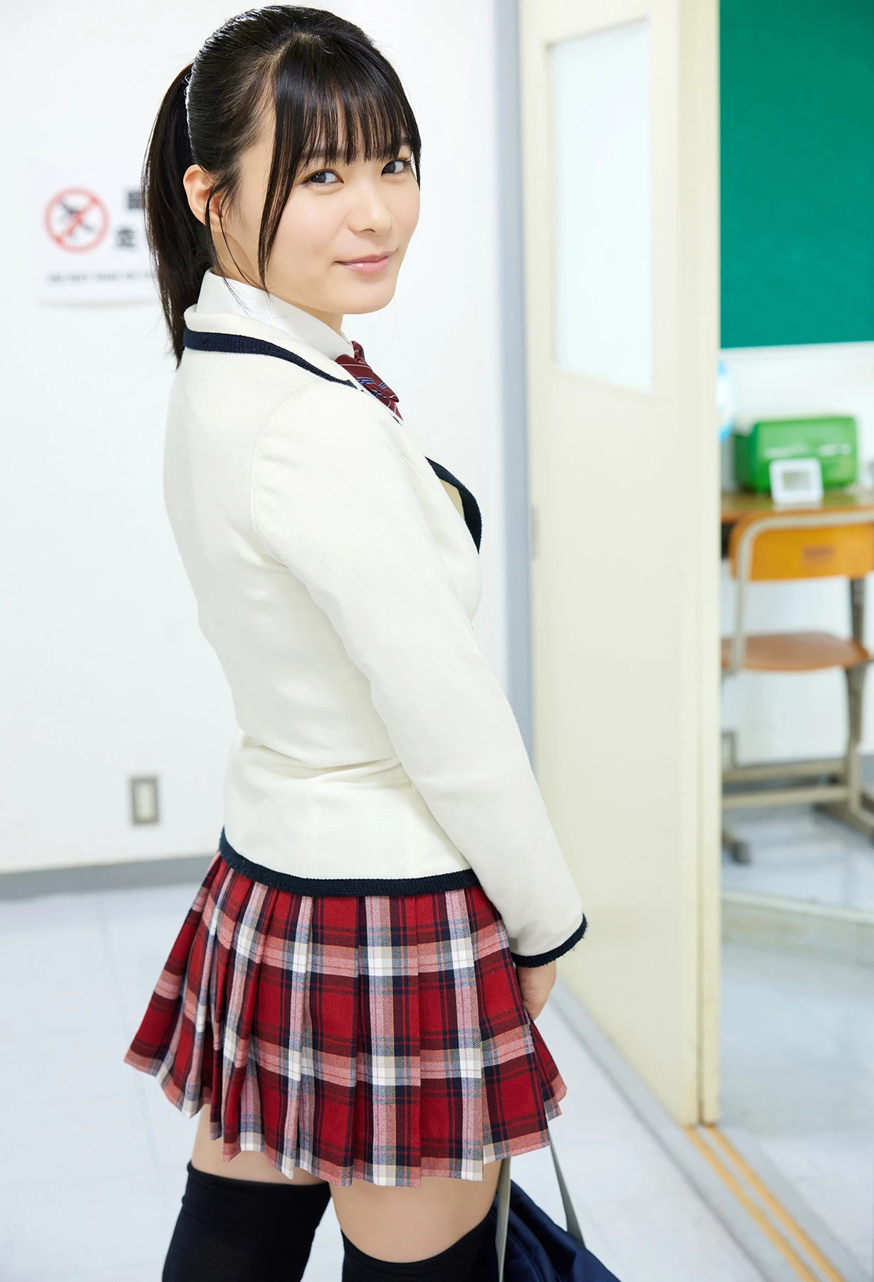 Mizuki Hoshina 星名美津紀 – 解禁グラビア写真集 「みんな帰っちゃったね･･･」 - P4