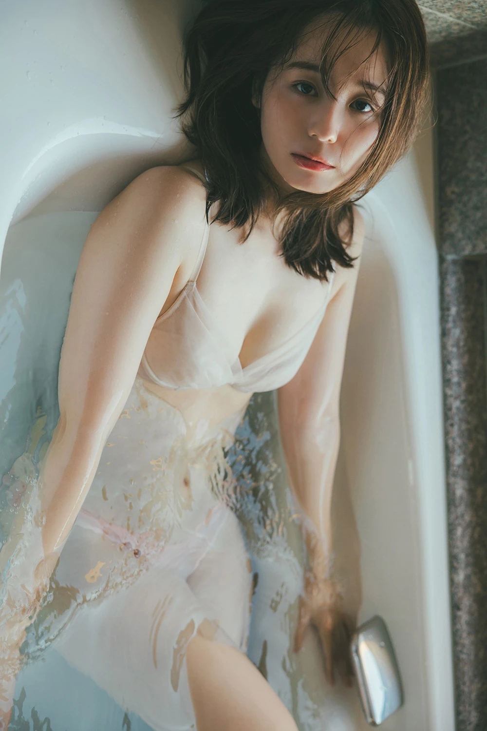 Rina Koike 小池里奈 – 週プレ Photo Book 「守りたい。」 - P62