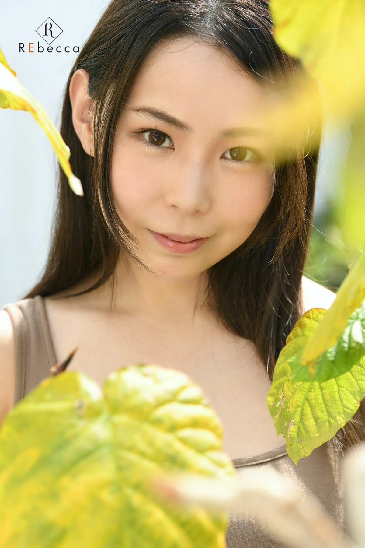 Yuria Yoshine 吉根ゆりあ – Rebeccaデジタル写真集 「Yuria M Magnificent」 - P2