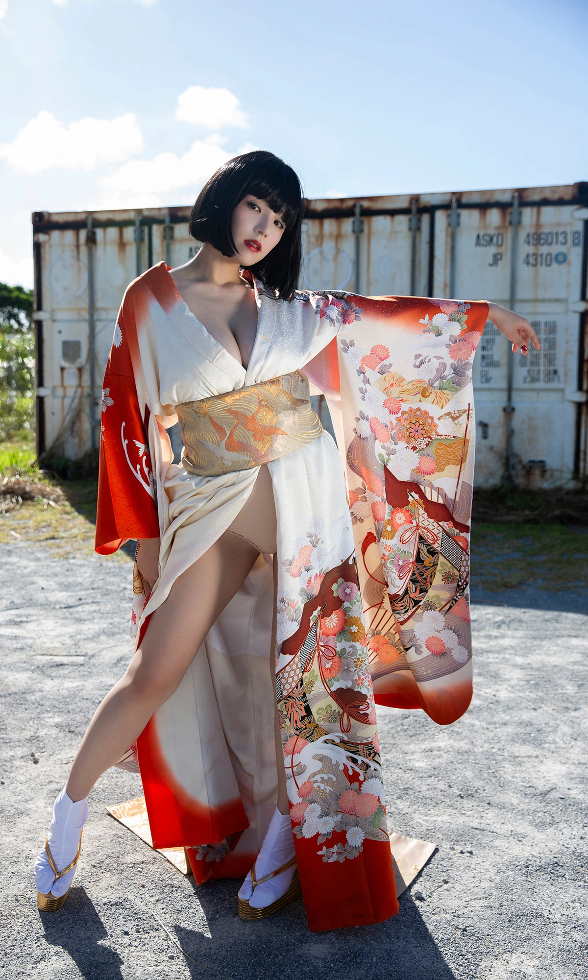 Ai Shinozaki 篠崎愛 – 週プレ Photo Book 「バラエティHコスプレ」 - P36