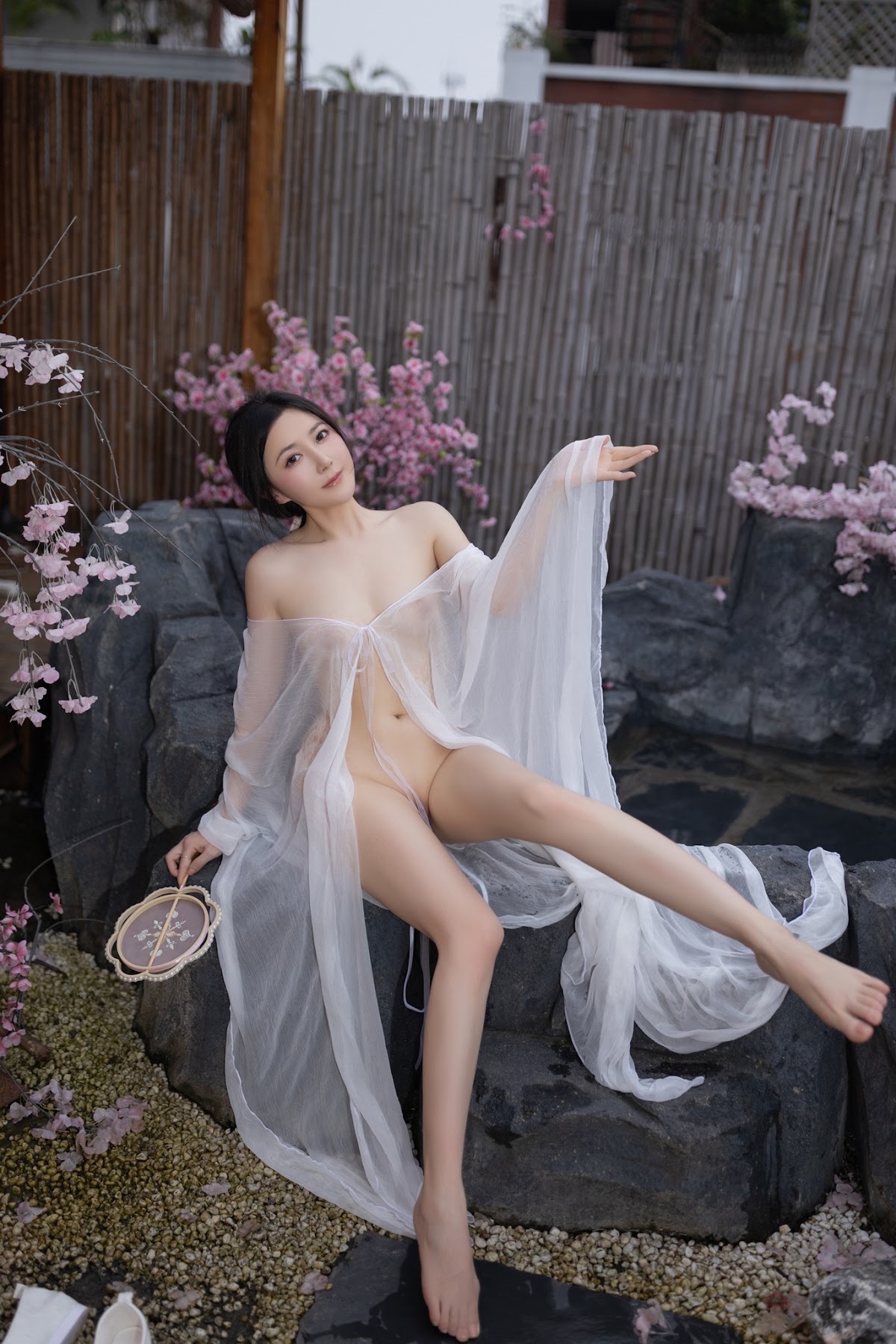 [内购无水印] 鱼子酱Fish – 花想容 - P102