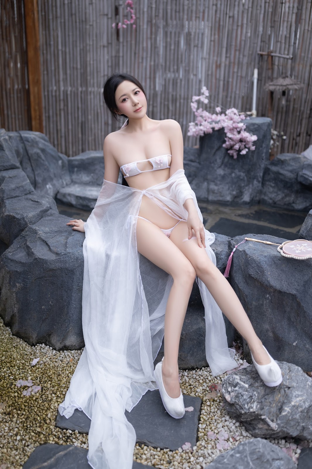 [内购无水印] 鱼子酱Fish – 花想容 - P16