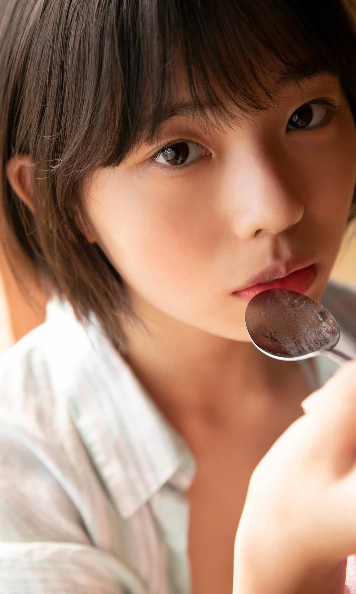 Hina Kikuchi 菊地姫奈 – 写真集 「楽しく、健やかに」 - P14
