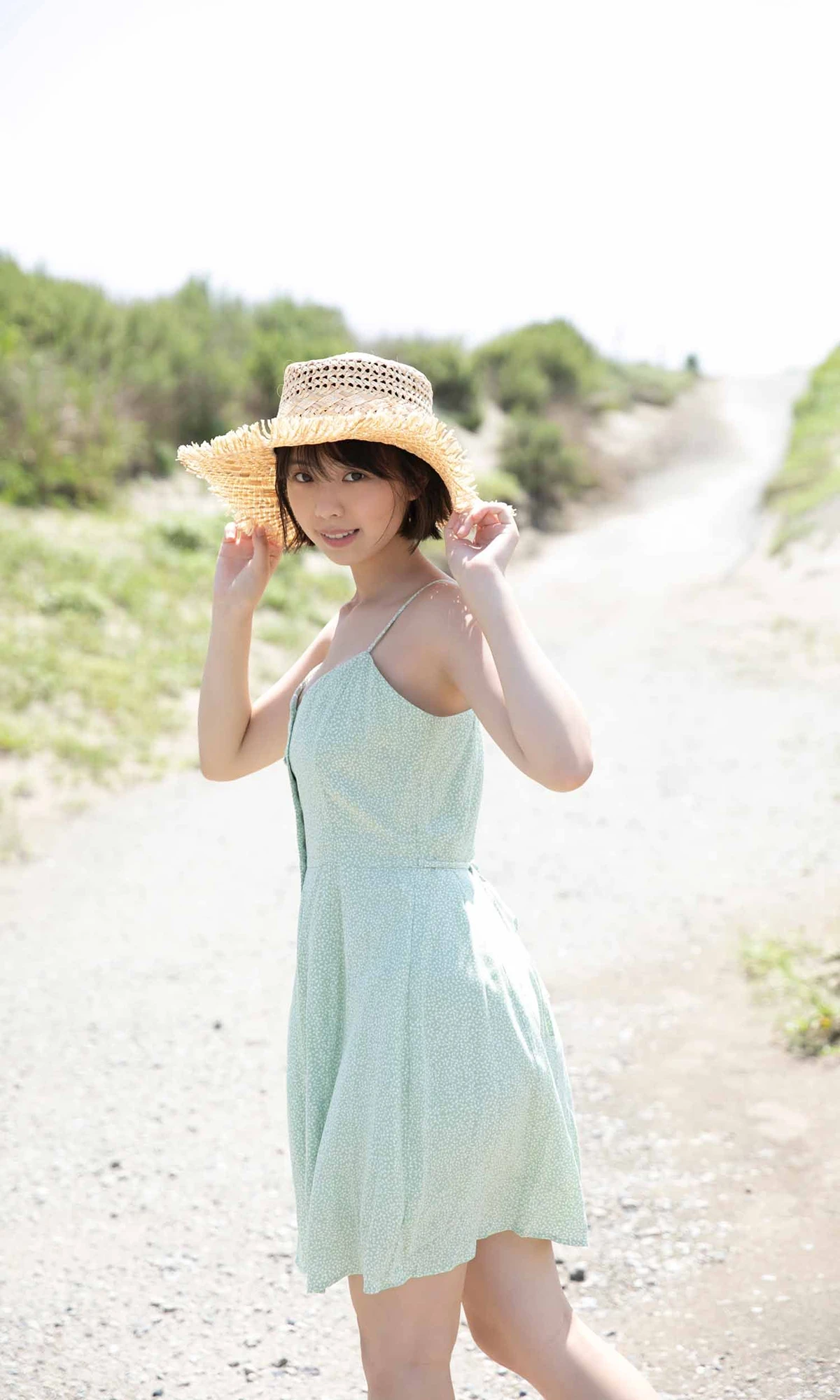 Hina Kikuchi 菊地姫奈 – 写真集 「楽しく、健やかに」 - P31
