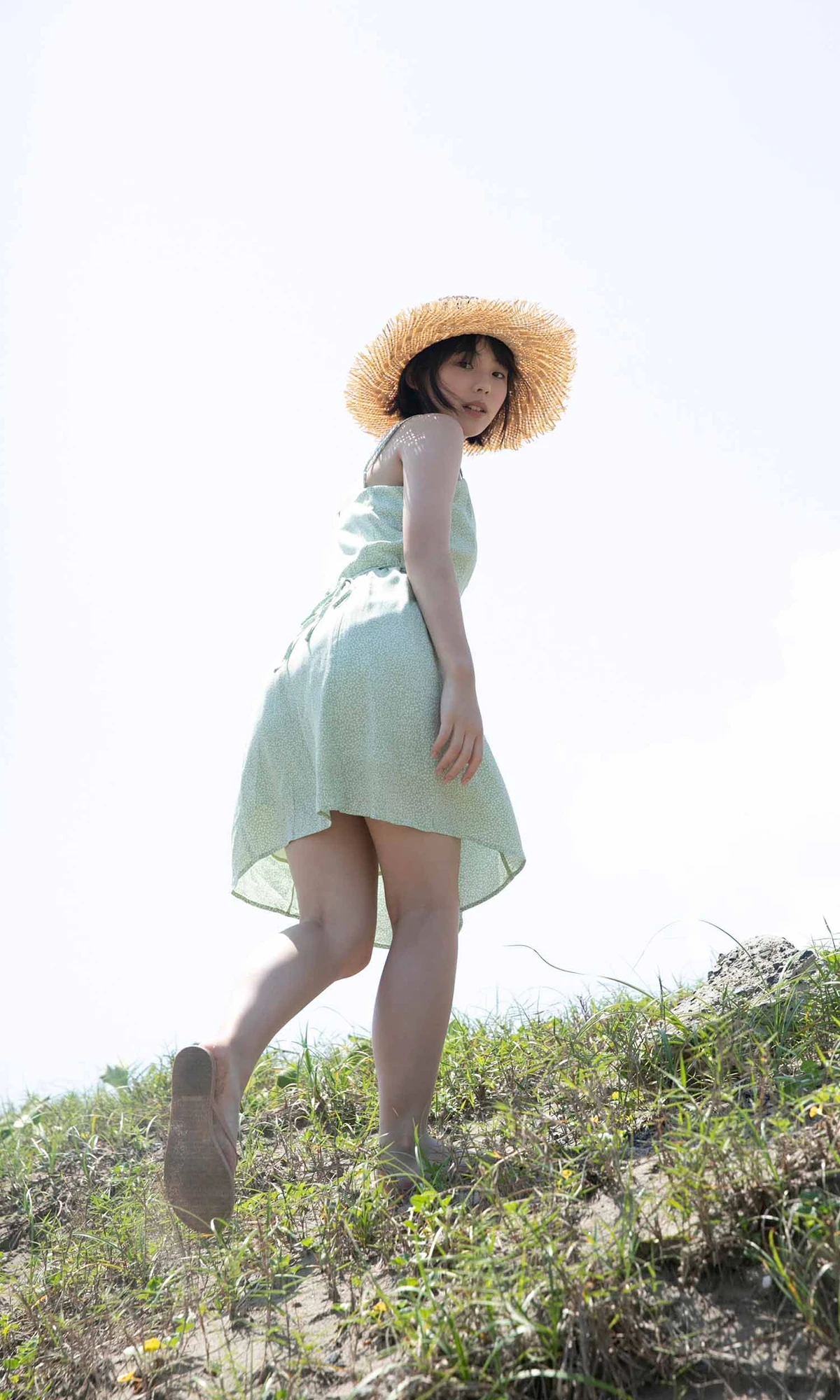 Hina Kikuchi 菊地姫奈 – 写真集 「楽しく、健やかに」 - P32