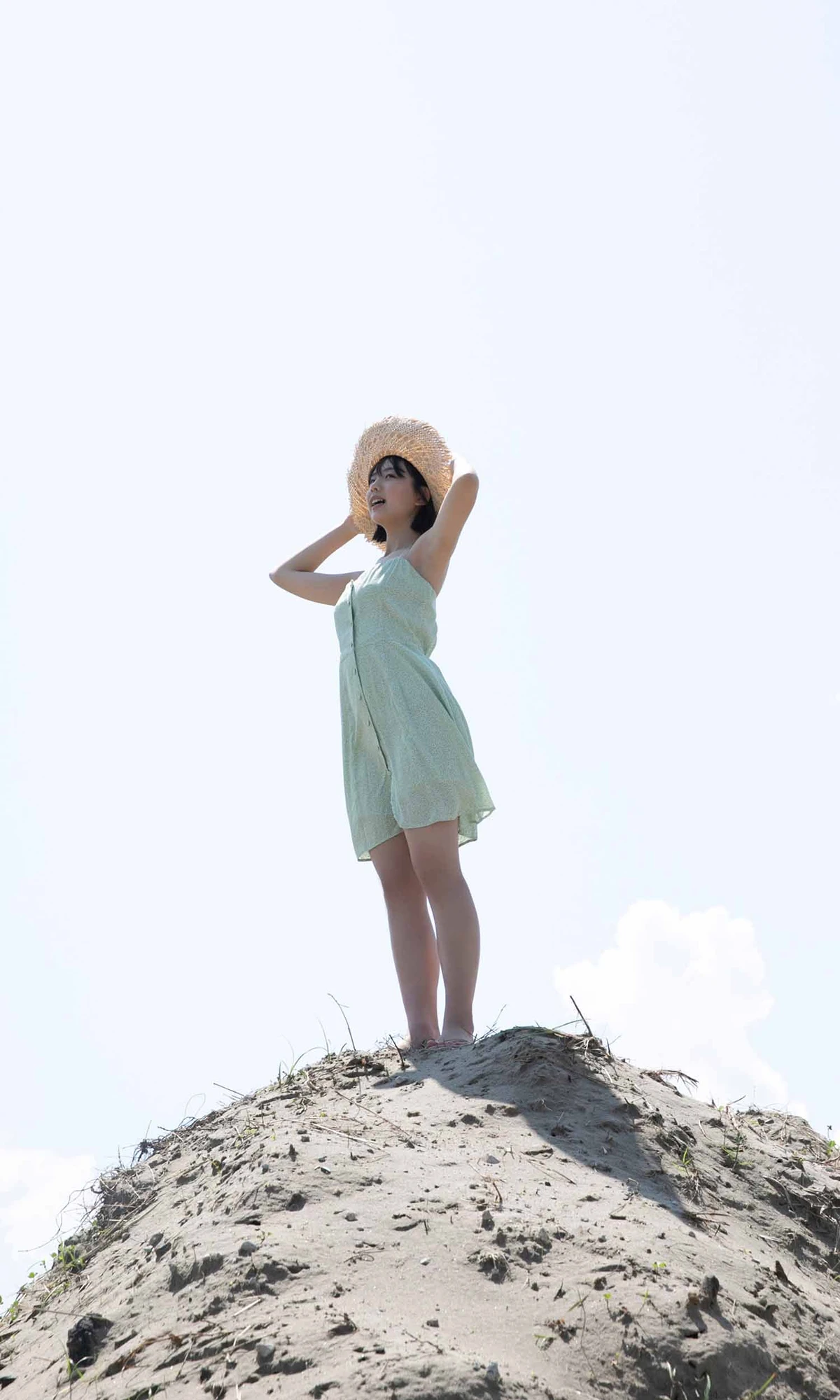 Hina Kikuchi 菊地姫奈 – 写真集 「楽しく、健やかに」 - P33