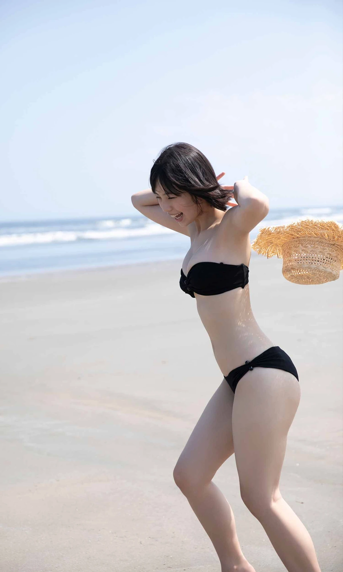 Hina Kikuchi 菊地姫奈 – 写真集 「楽しく、健やかに」 - P37