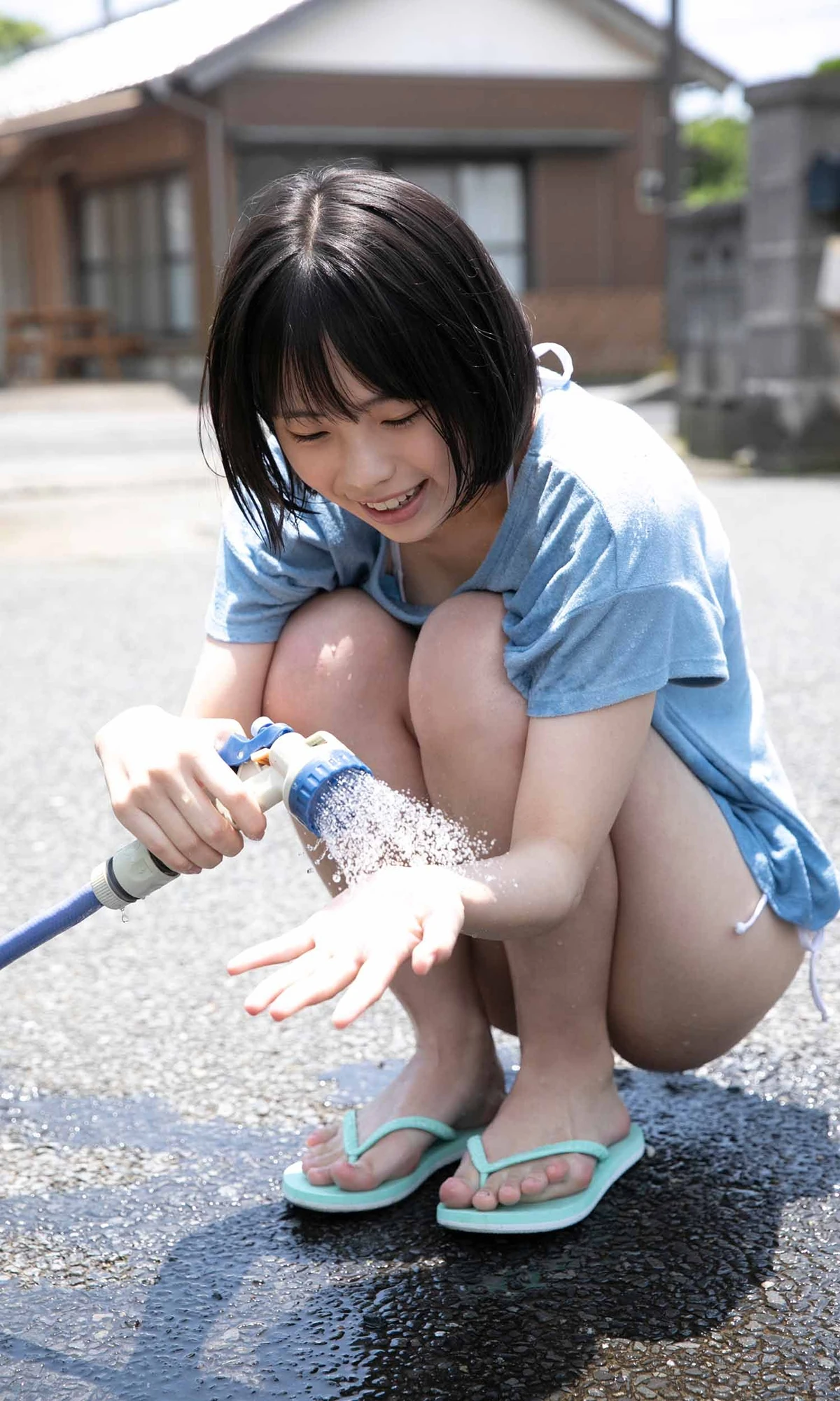 Hina Kikuchi 菊地姫奈 – 写真集 「楽しく、健やかに」 - P3