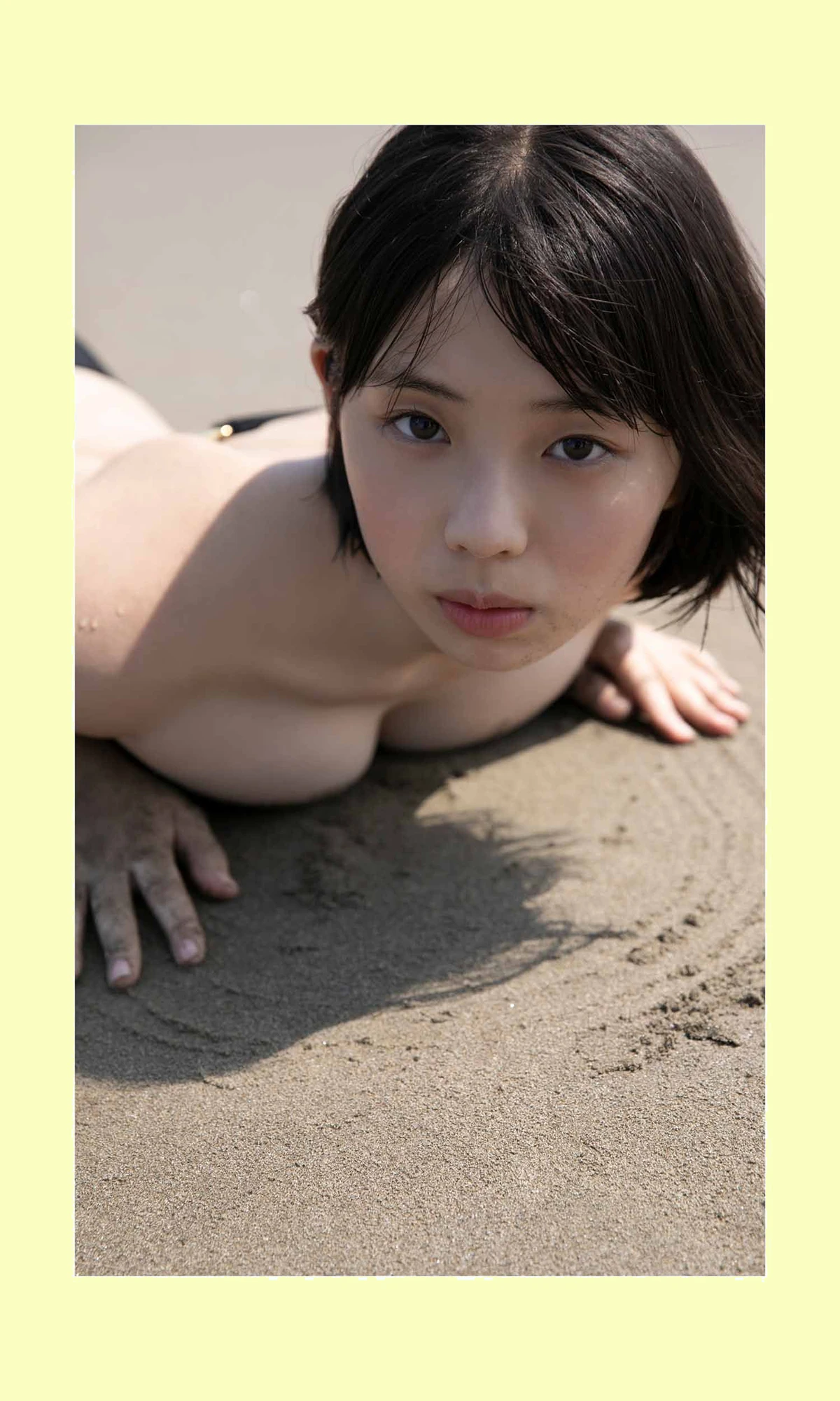 Hina Kikuchi 菊地姫奈 – 写真集 「楽しく、健やかに」 - P44