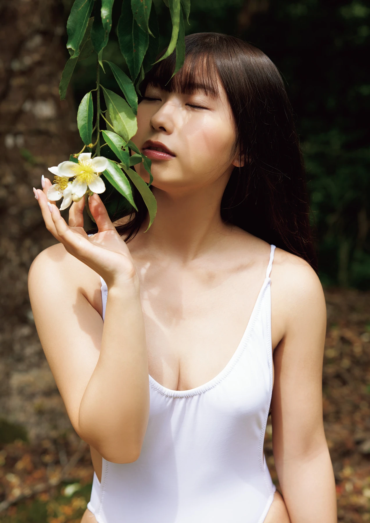 Miyu Aizawa 逢沢みゆ : 1st写真集 「相逢 sou-ai」 - P12