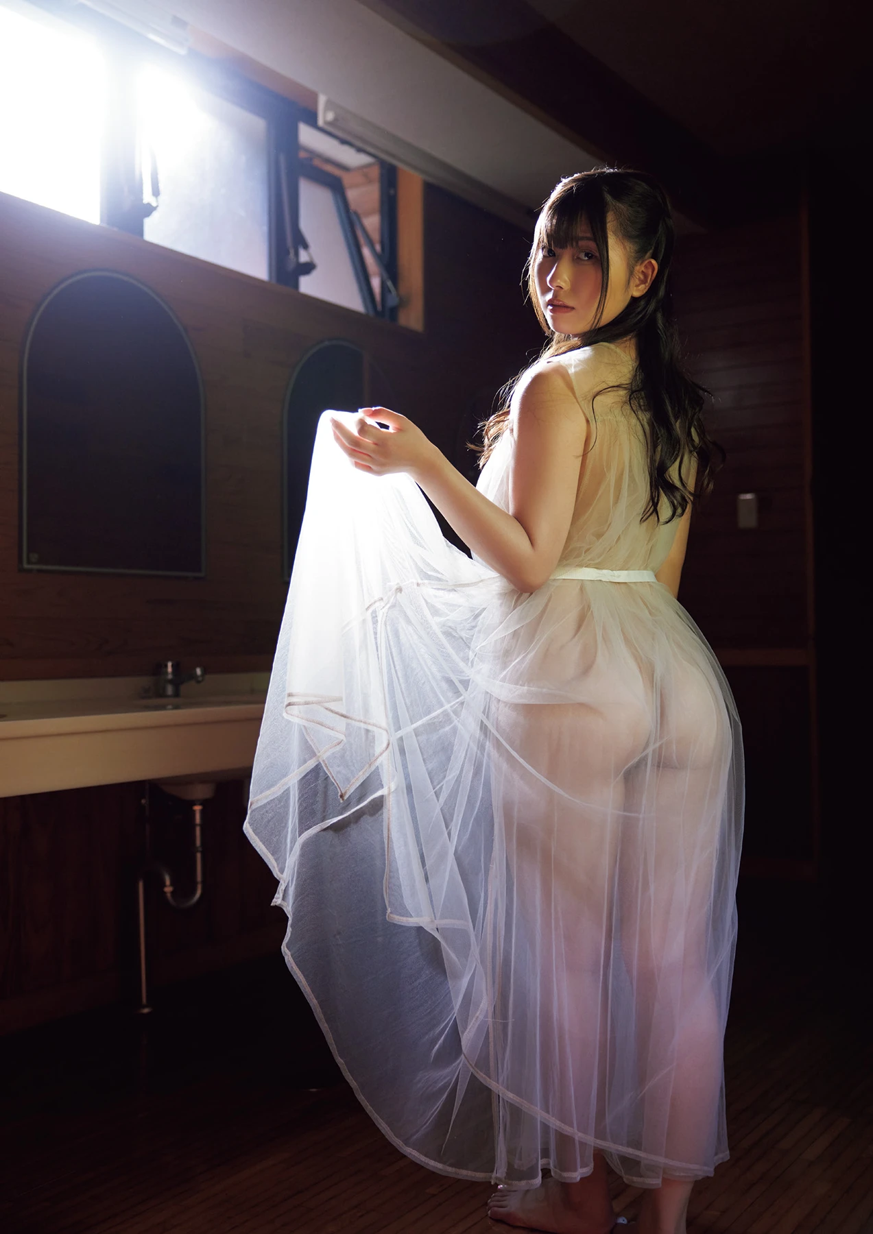 Miyu Aizawa 逢沢みゆ : 1st写真集 「相逢 sou-ai」 - P70