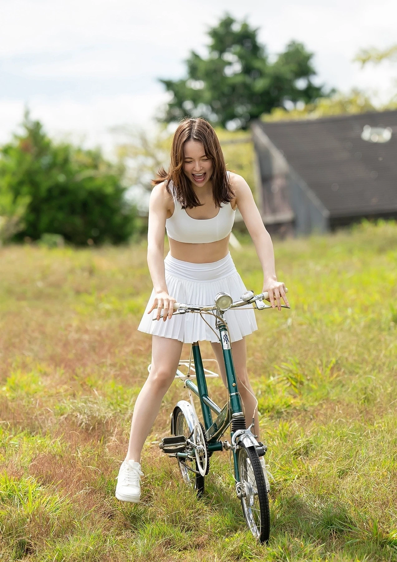 Alisa Sakamaki 坂巻有紗 – スピサン グラビアフォトブック 「Active Alissa！」 - P9