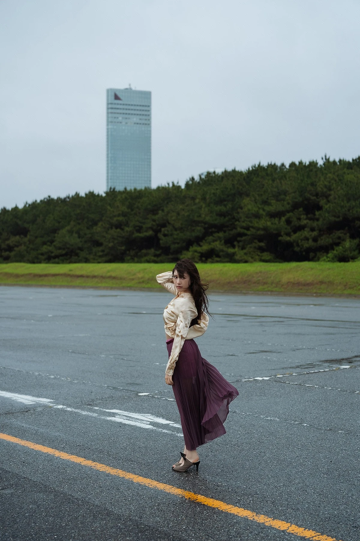 Sumire Yokono 横野すみれ – スイートルームでゼロ距離LOVE PARADEデジタルフォトブック - P3