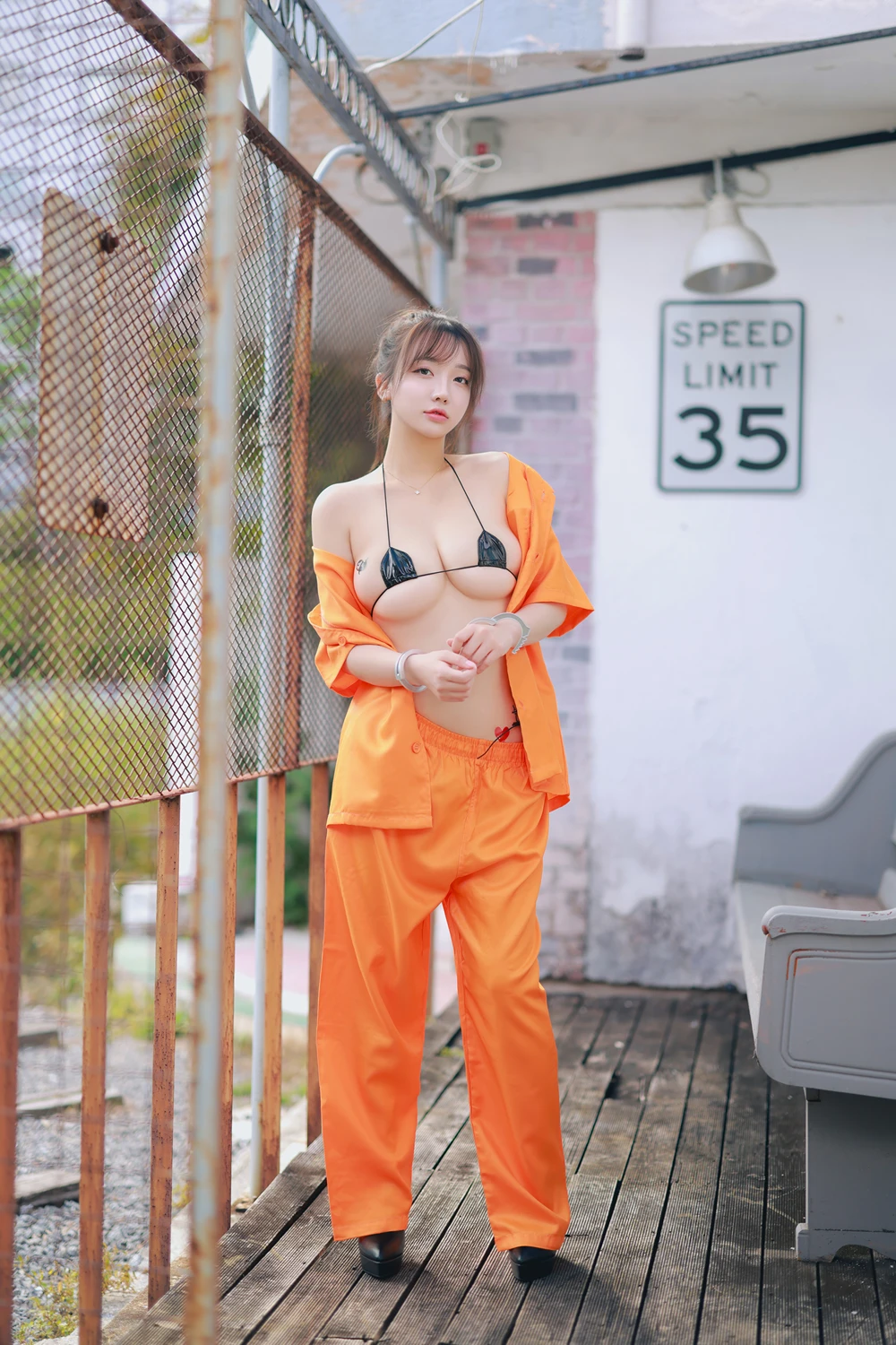 Son Yeeun 손예은 – Photobook 「Bound for Halloween」 - P1
