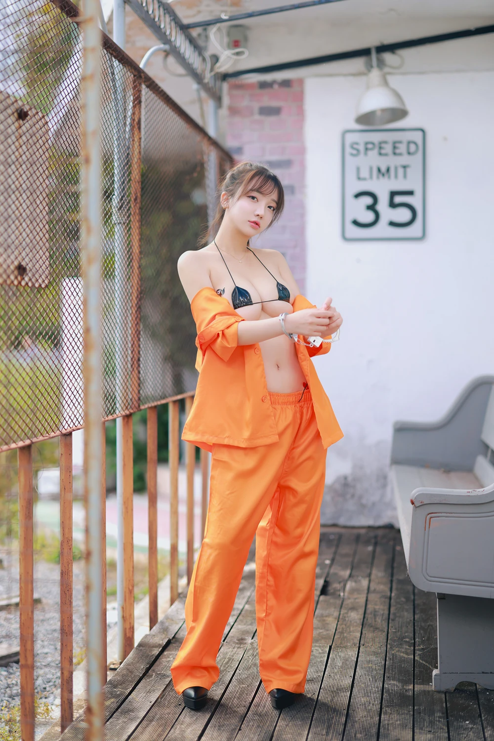 Son Yeeun 손예은 – Photobook 「Bound for Halloween」 - P2