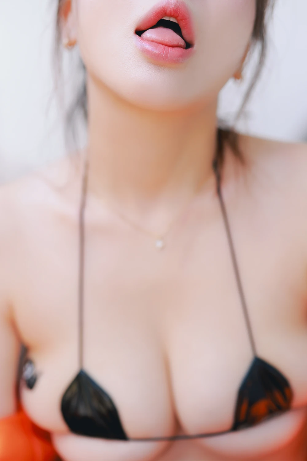 Son Yeeun 손예은 – Photobook 「Bound for Halloween」 - P52