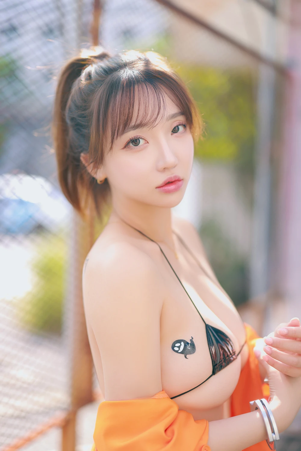 Son Yeeun 손예은 – Photobook 「Bound for Halloween」 - P6