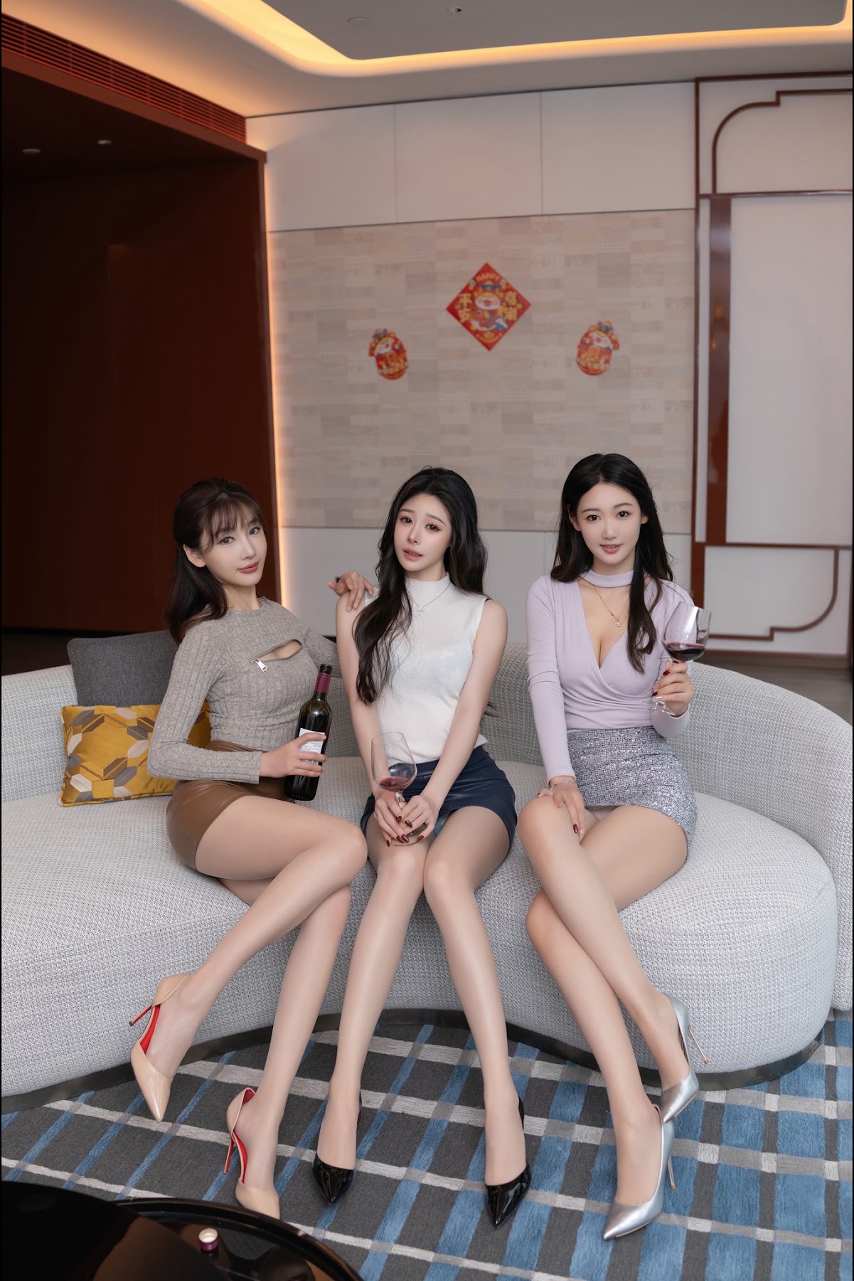 [内购无水印] Lu Xuan Xuan (陆萱萱) & 是小逗逗 & Tang An Qi (唐安琪) – 秀人网模特 三姐妹闹新春 - P11