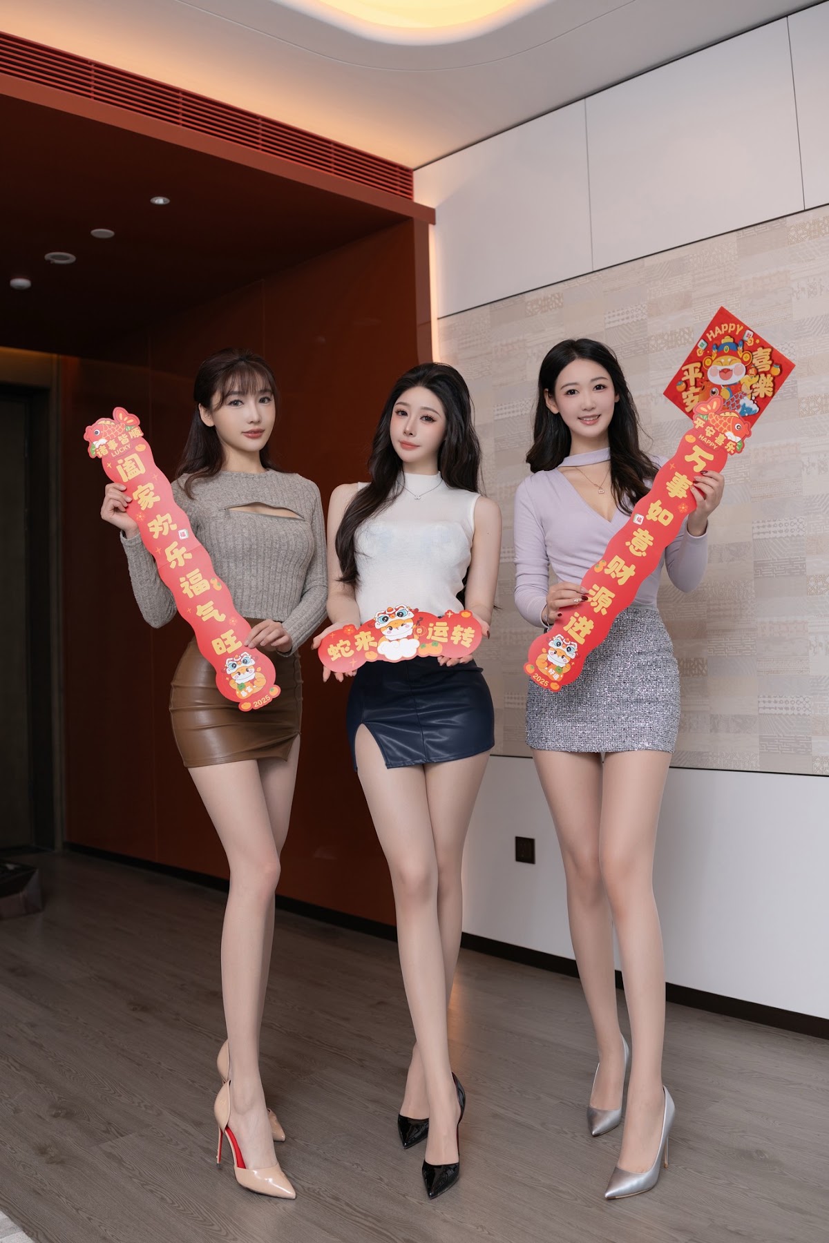 [内购无水印] Lu Xuan Xuan (陆萱萱) & 是小逗逗 & Tang An Qi (唐安琪) – 秀人网模特 三姐妹闹新春 - P3