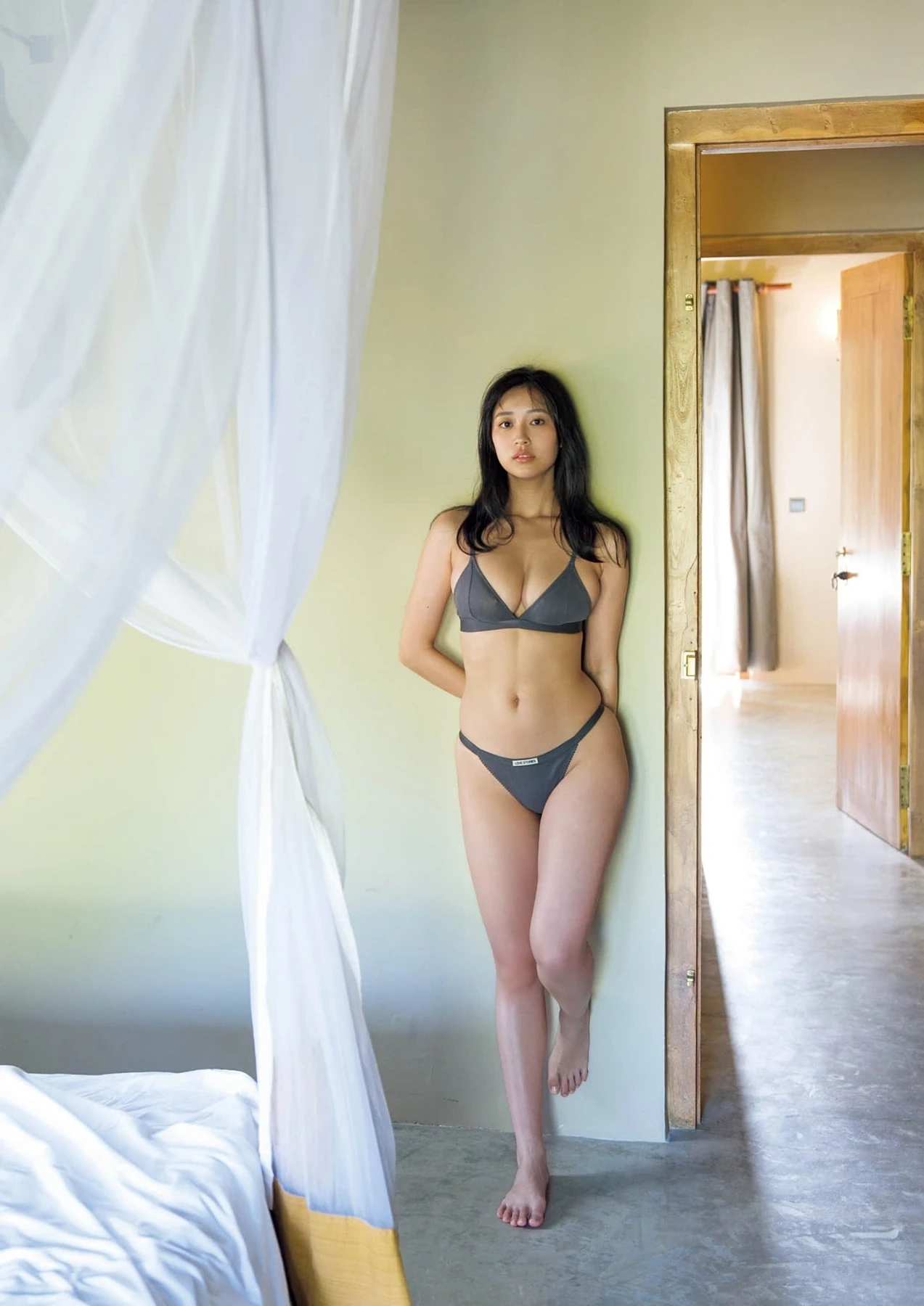 Aoi Mizobata 溝端葵 – 1st写真集 「あおいままで。」 - P104
