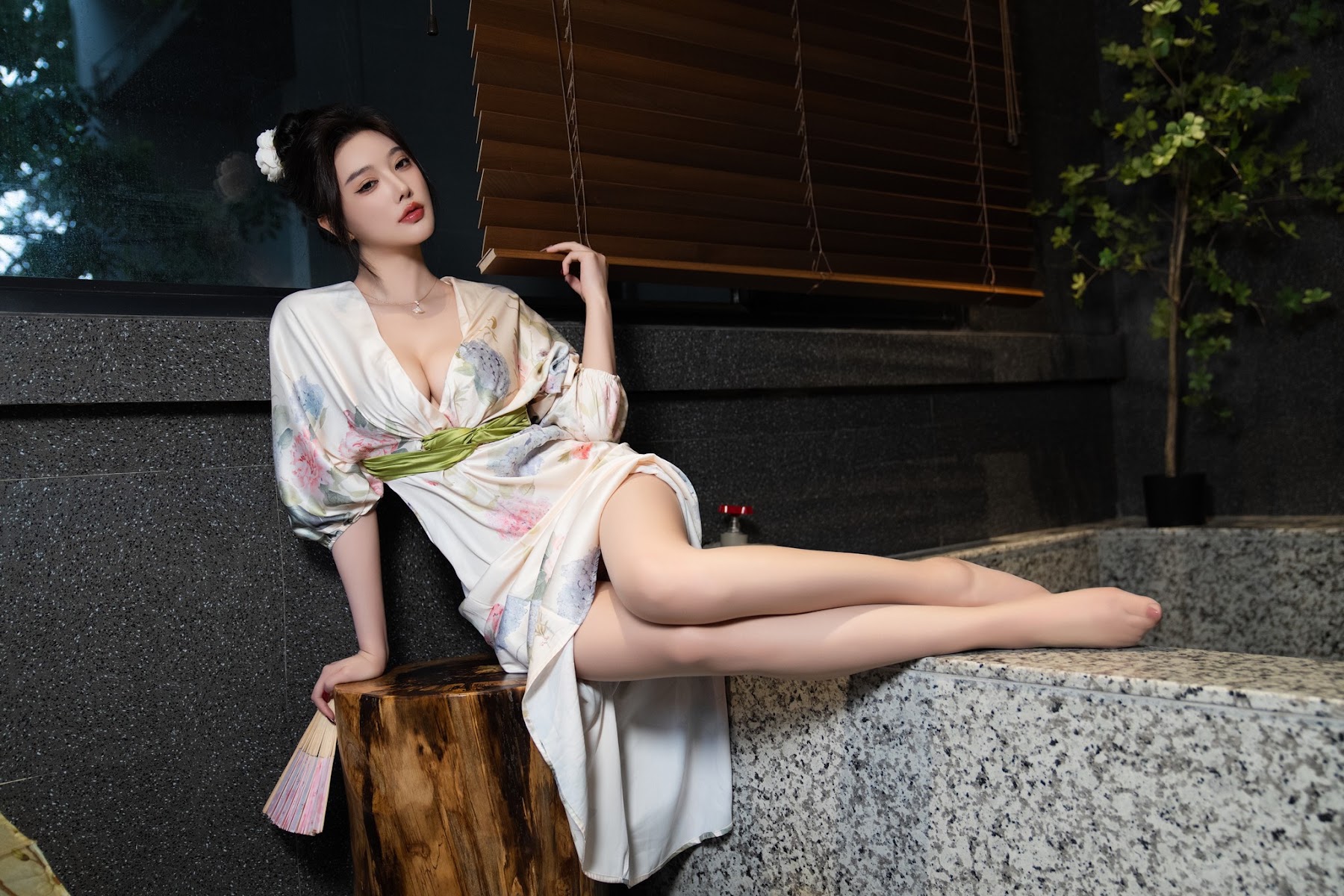 [内购无水印] Yang Chen Chen (杨晨晨Yome) – 秀人网模特 红色情趣 - P2