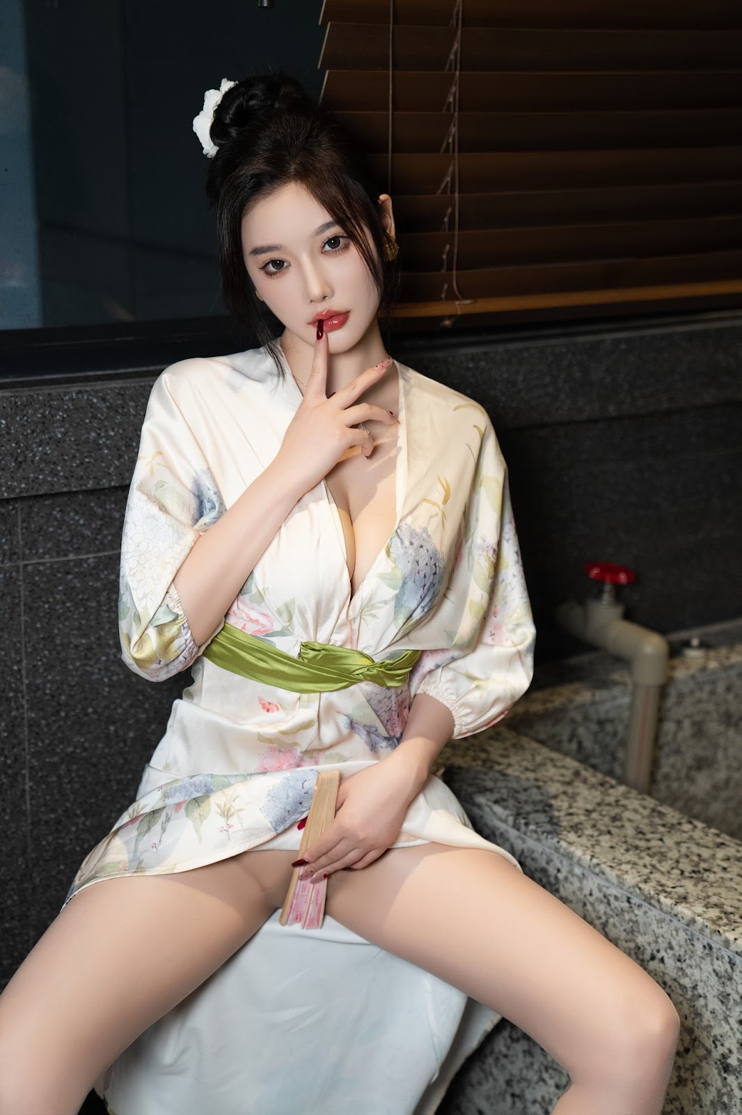 [内购无水印] Yang Chen Chen (杨晨晨Yome) – 秀人网模特 红色情趣 - P32