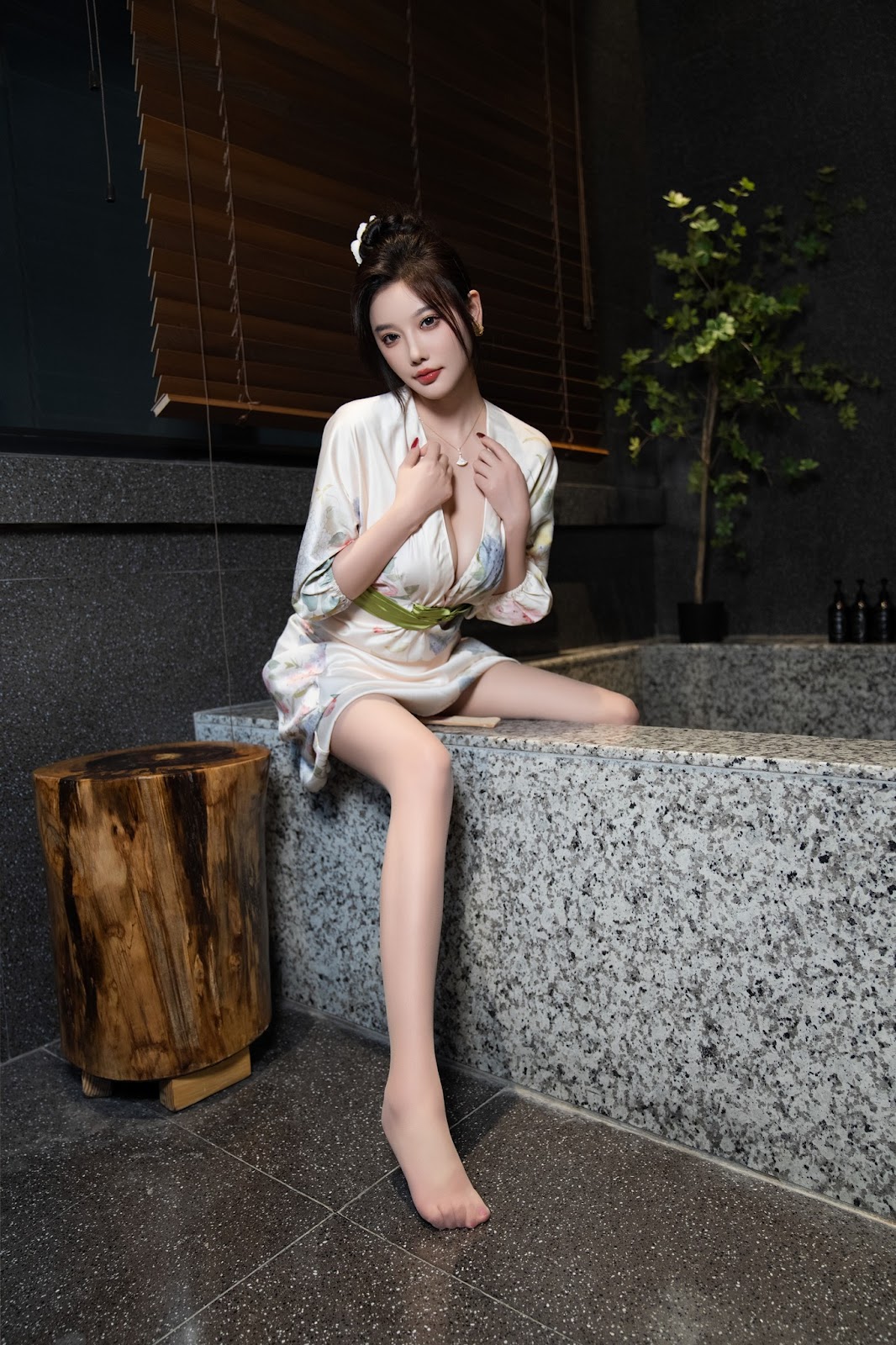 [内购无水印] Yang Chen Chen (杨晨晨Yome) – 秀人网模特 红色情趣 - P55