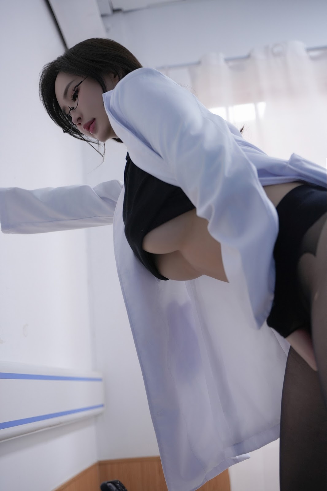 [内购无水印] Zhou Yan Xi (周妍希) – 秀人网模特 青涩主治医生 - P38