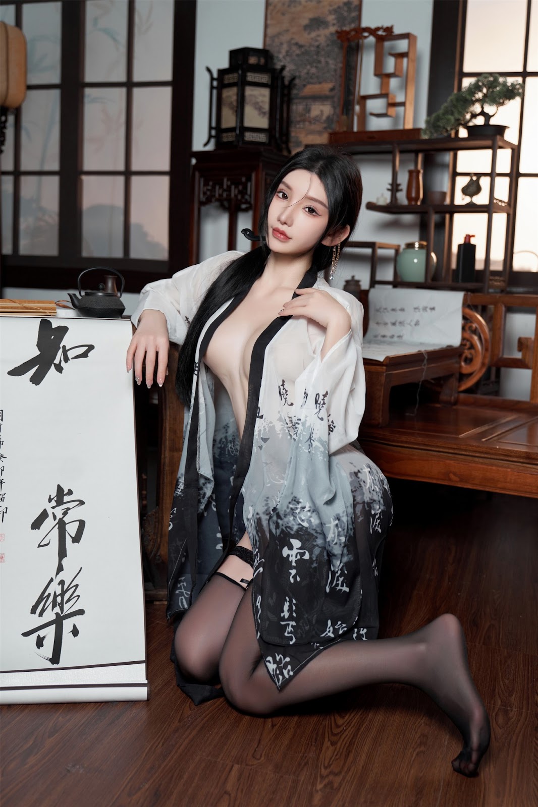 [内购无水印] Zhou Yuxi (周于希) – 秀人网模特 铃铛血滴子 - P3
