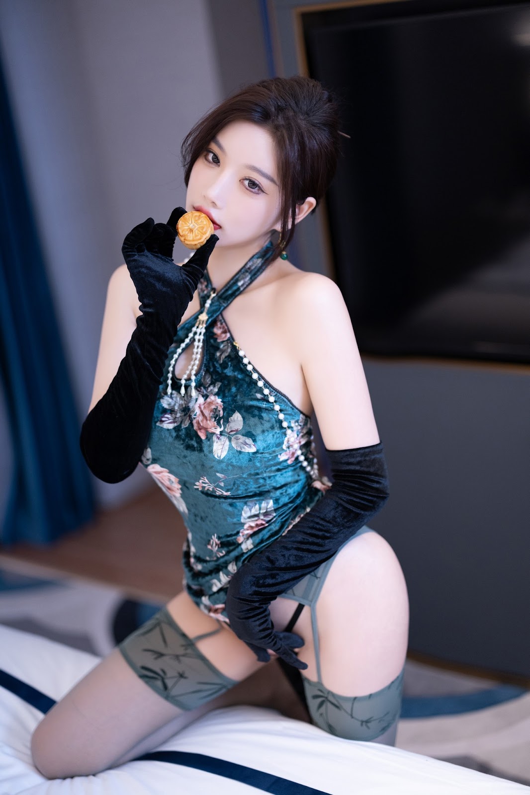 [内购无水印] Yang Chen Chen (杨晨晨Yome) – 秀人网模特 绿色情趣内衣 - P28
