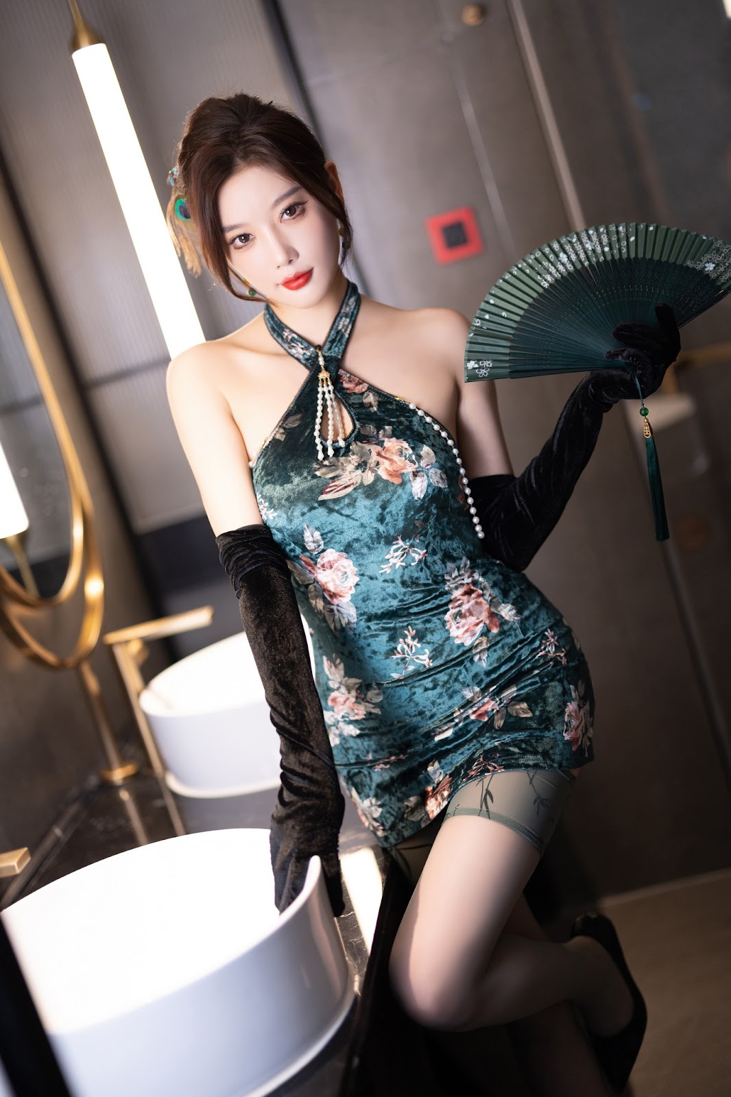 [内购无水印] Yang Chen Chen (杨晨晨Yome) – 秀人网模特 绿色情趣内衣 - P5