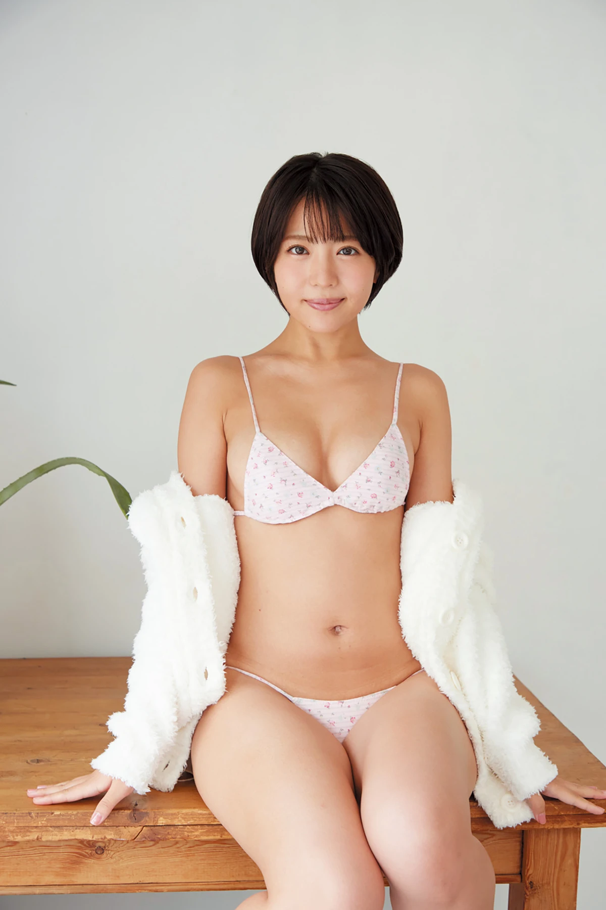 Moeka Sasaki 佐々木萌香 – アサ芸Secret！デジタル写真集 「聖夜は二人きりで」 - P3