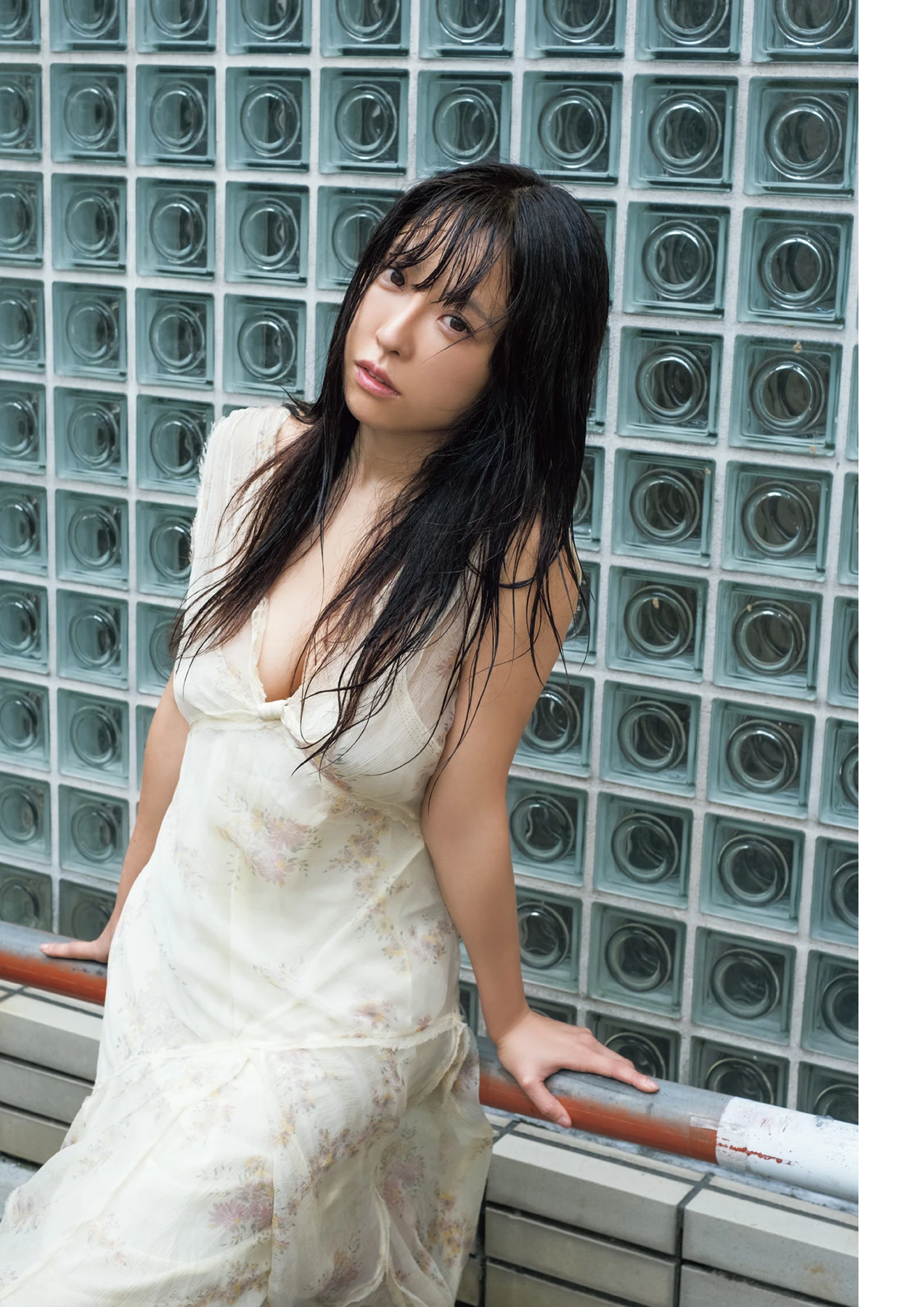 Hotaru Kusakabe 日下部ほたる – ヌード写真集 「赤い糸」 - P44