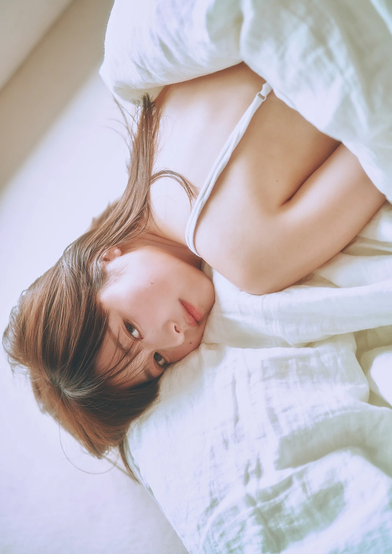 Yuzuha Saeki 冴木柚葉 – 写真集 「Lo-fi Girl」 - P23