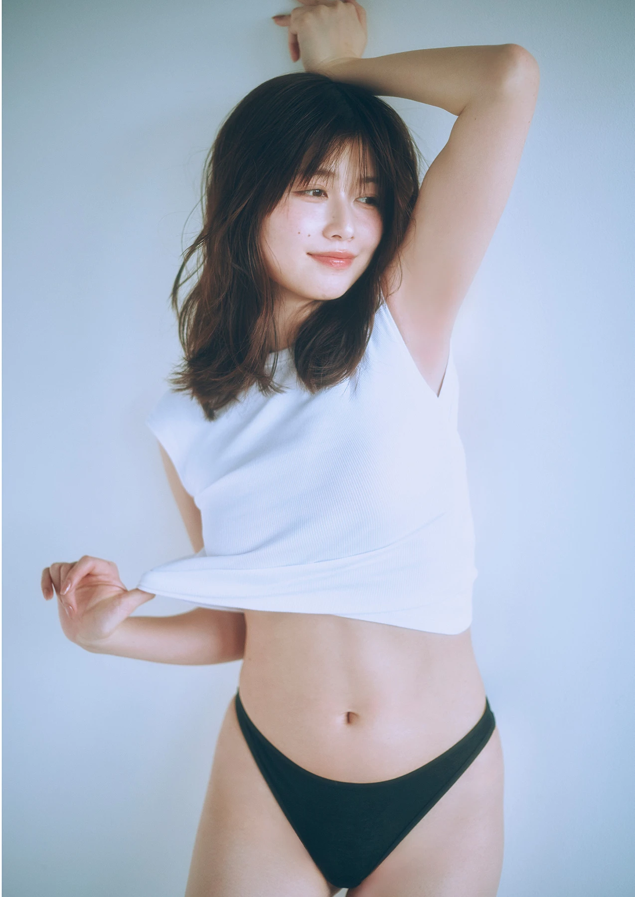 Yuzuha Saeki 冴木柚葉 – 写真集 「Lo-fi Girl」 - P25