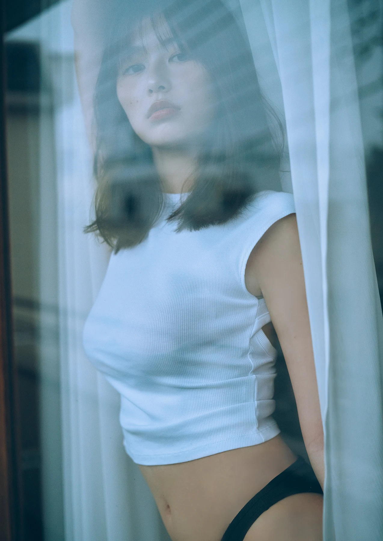 Yuzuha Saeki 冴木柚葉 – 写真集 「Lo-fi Girl」 - P26