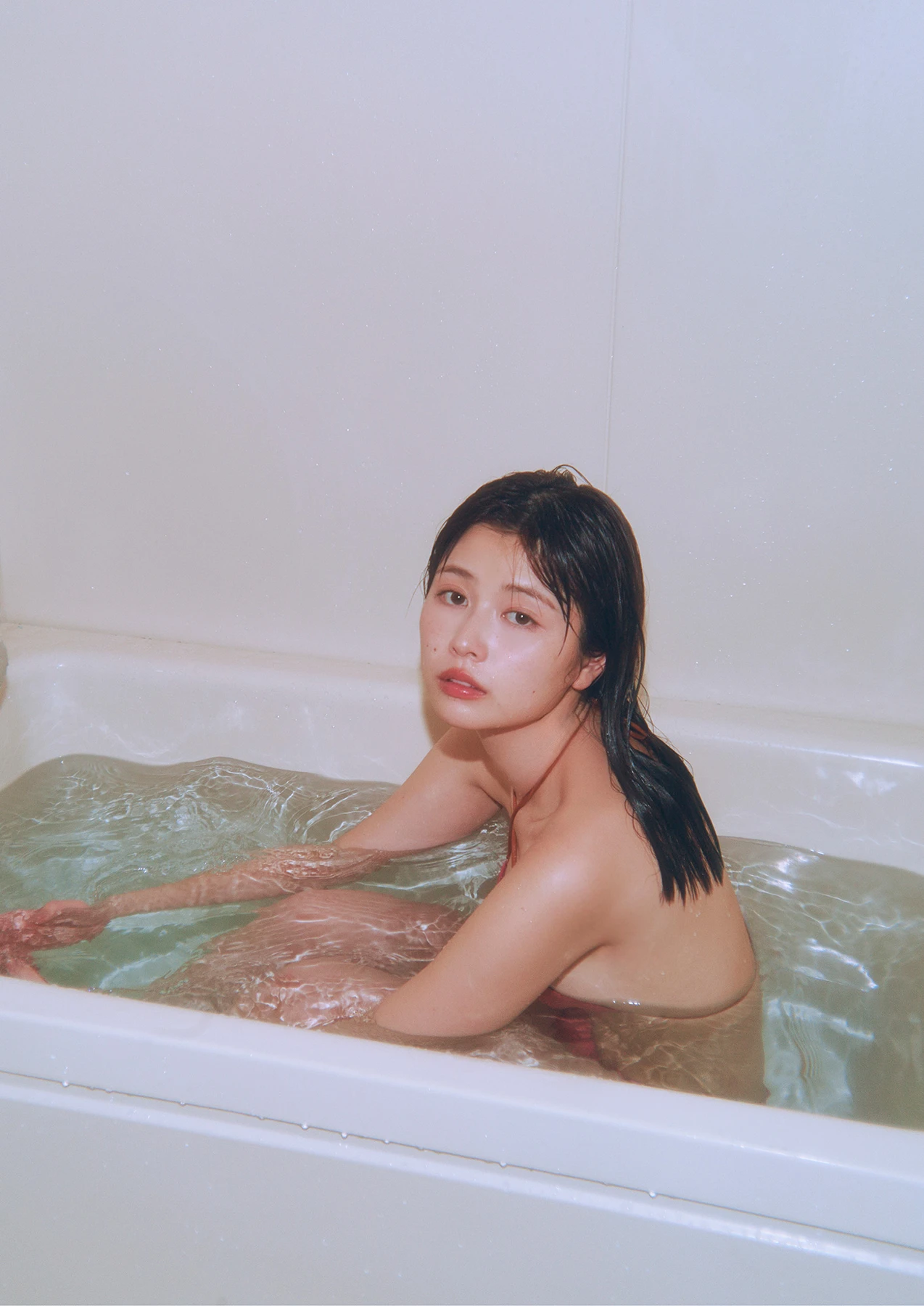 Yuzuha Saeki 冴木柚葉 – 写真集 「Lo-fi Girl」 - P42