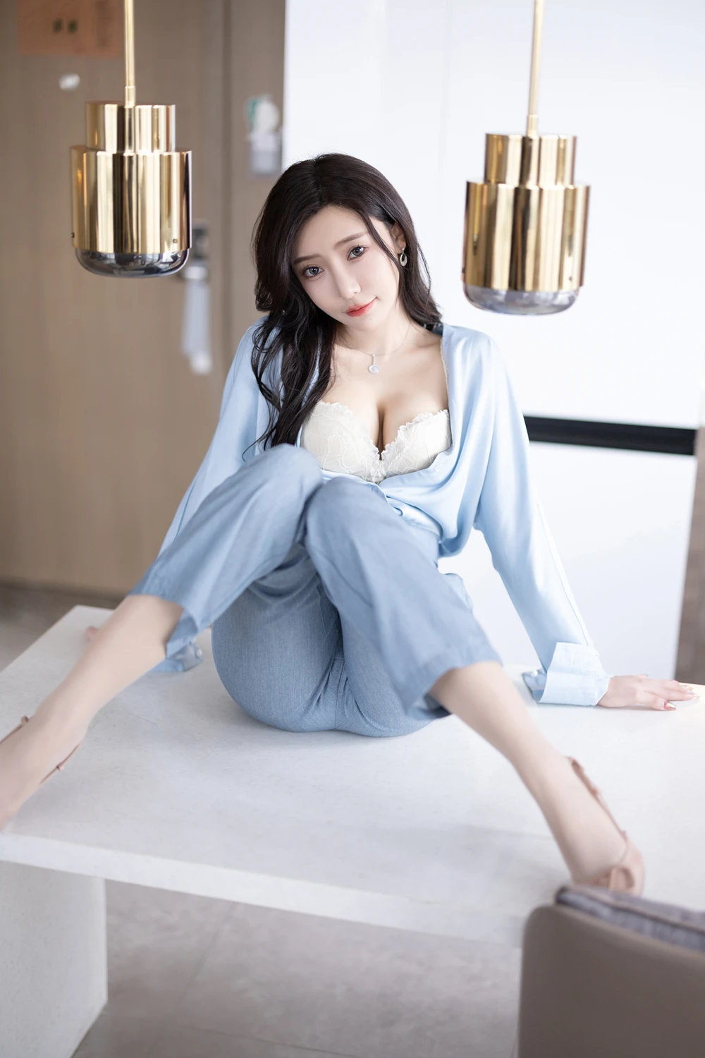 王馨瑶Yanni – 灰蓝色西裤配丝绸上衣 - P12